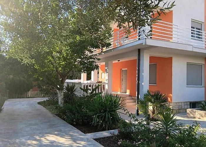 Apartman With Parking Space - 24724 Zára